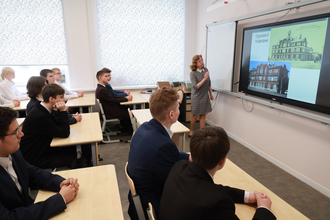 Школа № 14 после капремонта вышла на новый уровень: в этом убедился в ходе посещения занятий, которые приурочены к годовщине со дня рождения Якова Лейцингера Школа № 14 после капремонта вышла на новый уровень: в этом убедился в ходе посещения занятий, которые приурочены к годовщине со дня рождения Якова Лейцингера