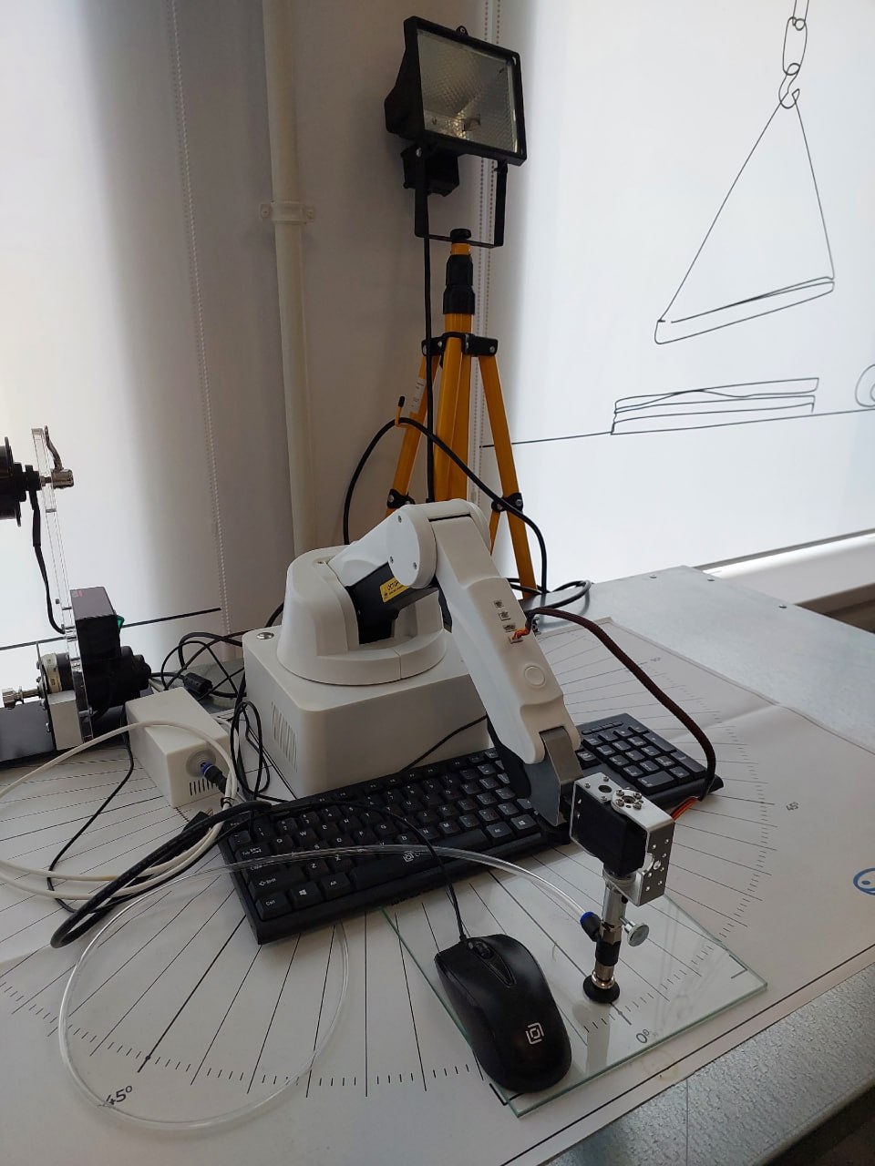 Школа № 14 после капремонта вышла на новый уровень: в этом убедился в ходе посещения занятий, которые приурочены к годовщине со дня рождения Якова Лейцингера Школа № 14 после капремонта вышла на новый уровень: в этом убедился в ходе посещения занятий, которые приурочены к годовщине со дня рождения Якова Лейцингера