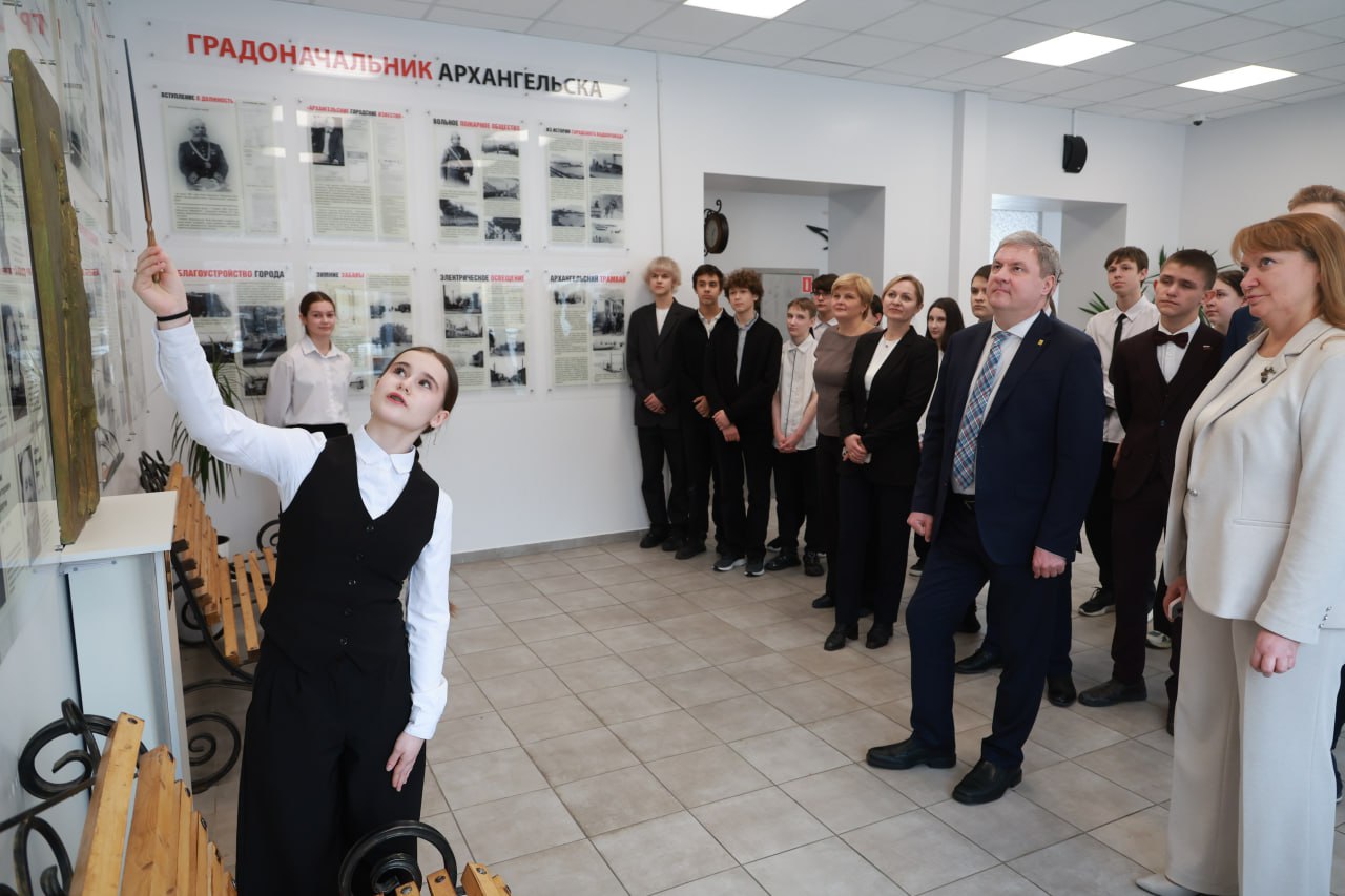 Школа № 14 после капремонта вышла на новый уровень: в этом убедился в ходе посещения занятий, которые приурочены к годовщине со дня рождения Якова Лейцингера