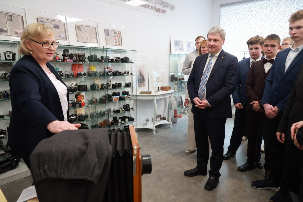 Школа № 14 после капремонта вышла на новый уровень: в этом убедился в ходе посещения занятий, которые приурочены к годовщине со дня рождения Якова Лейцингера Школа № 14 после капремонта вышла на новый уровень: в этом убедился в ходе посещения занятий, которые приурочены к годовщине со дня рождения Якова Лейцингера