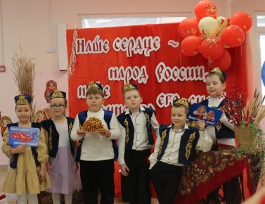 «Ярмарка народов России» в Шалакушской школе: праздник дружбы и единства