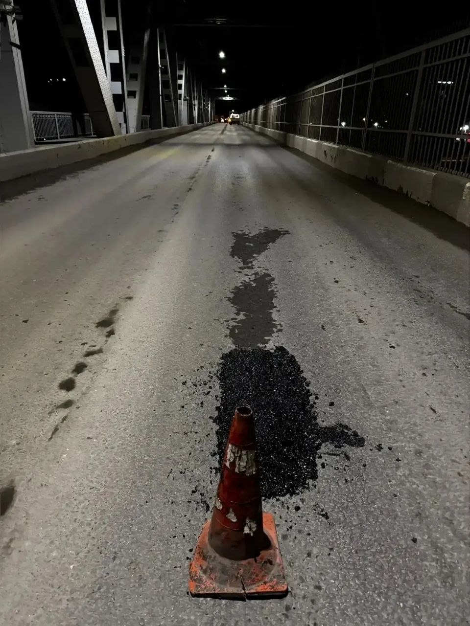 Теплая погода позволила раньше приступить к ямочному ремонту Теплая погода позволила раньше приступить к ямочному ремонту