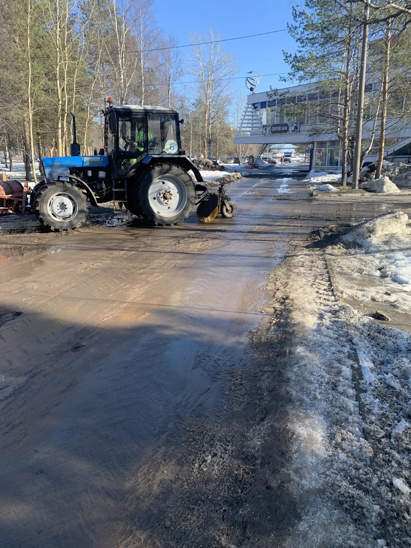 Упор на подметание: архангельские коммунальщики сменили фокус работы Упор на подметание: архангельские коммунальщики сменили фокус работы