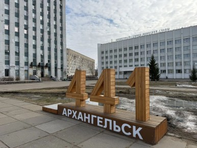 Цифра года: убрать или заменить?