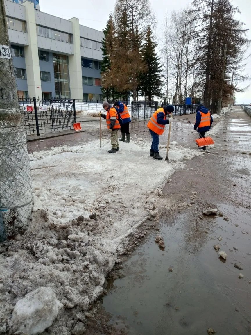 Упор на подметание: архангельские коммунальщики сменили фокус работы Упор на подметание: архангельские коммунальщики сменили фокус работы