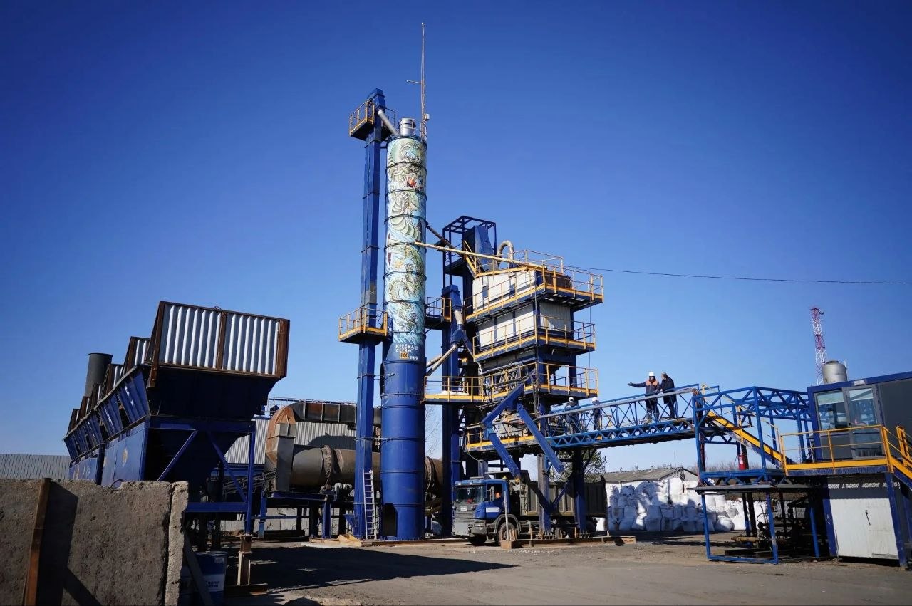 Теплая погода позволила раньше приступить к ямочному ремонту Теплая погода позволила раньше приступить к ямочному ремонту