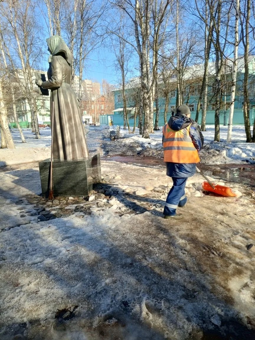 Упор на подметание: архангельские коммунальщики сменили фокус работы Упор на подметание: архангельские коммунальщики сменили фокус работы