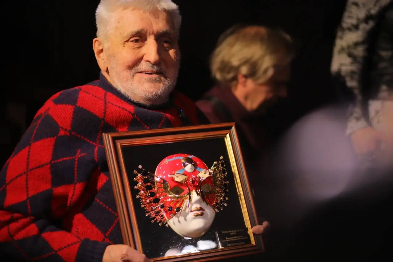 Виктор Панов получил «Золотую Маску»!