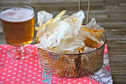 Наслаждение хрустящими чипсами из рисовой бумаги за мгновение