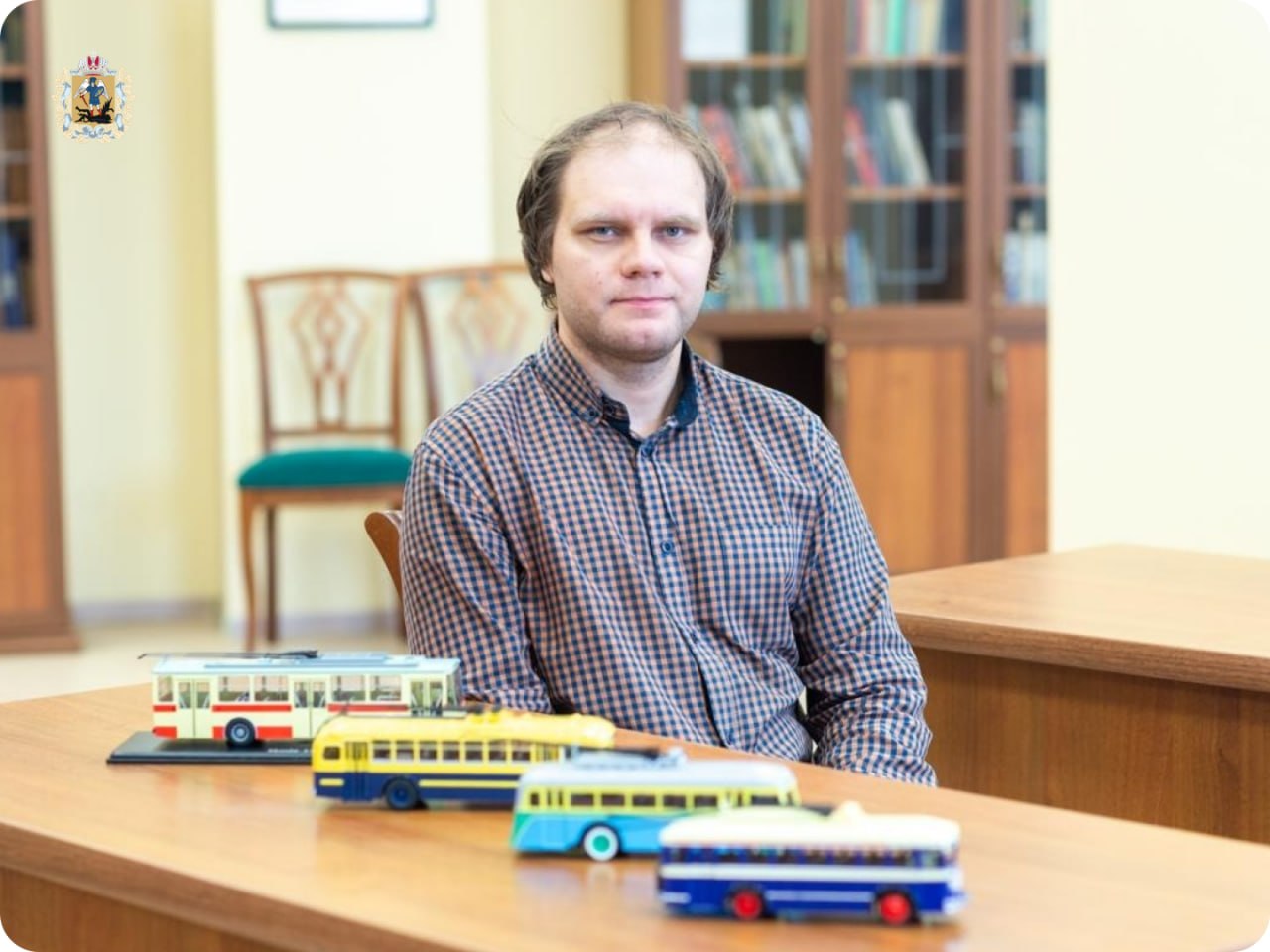 Заведующий сектором редких книг и коллекций САФУ Александр Полосков собирает уникальные модели трамваев, троллейбусов и автобусов