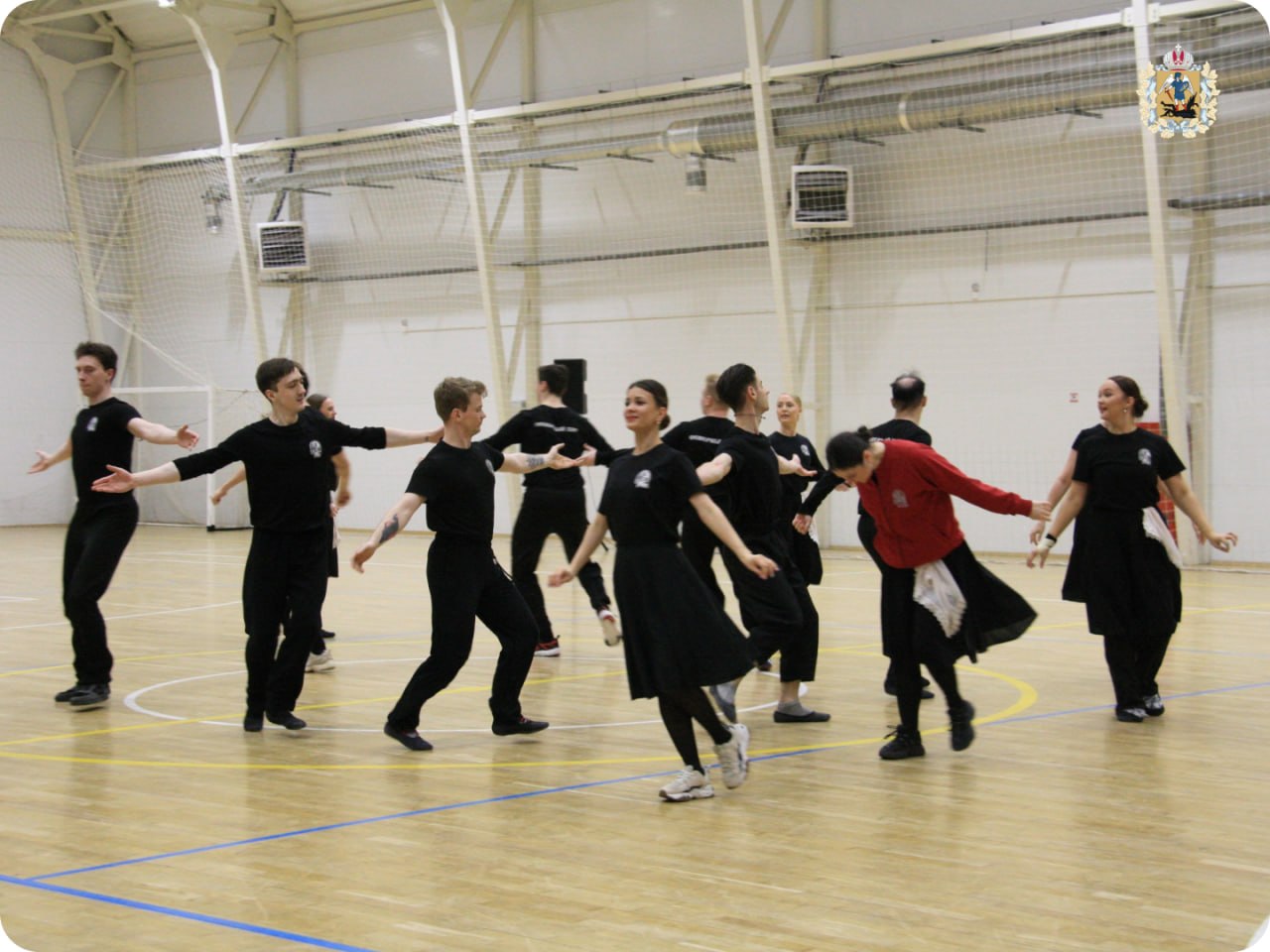 Северный хор готовится к выступлению в Государственном Кремлевском дворце Северный хор готовится к выступлению в Государственном Кремлевском дворце