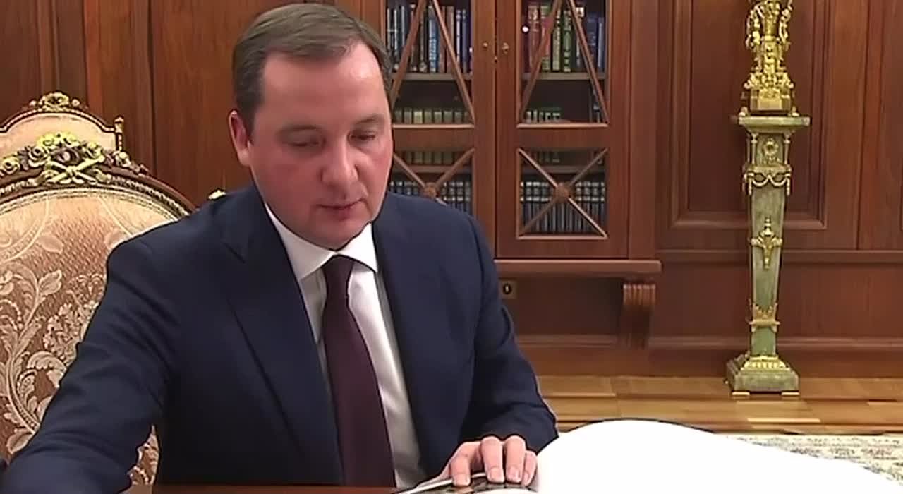 Губернатор Архангельской области рассказал Путину о премиальной косметике из российских водорослей