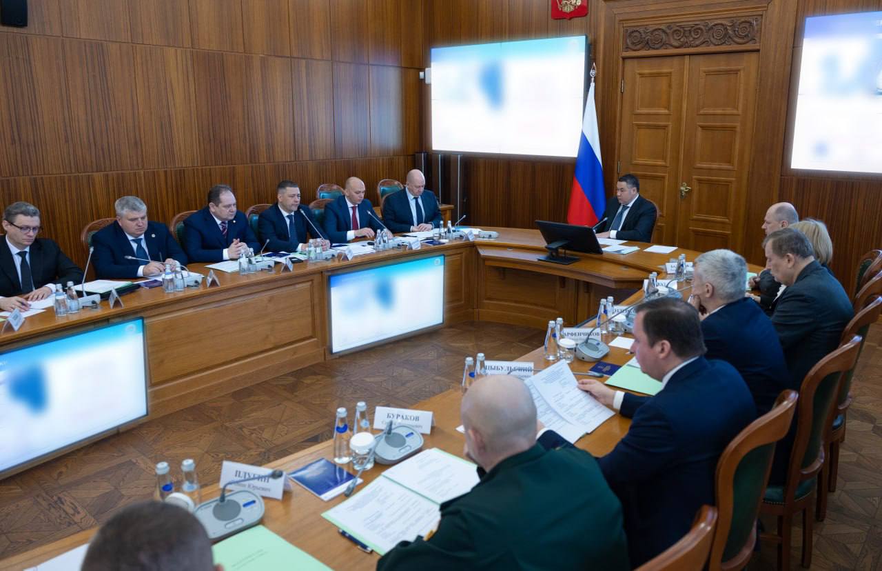 Александр Цыбульский: Сегодня на выездном заседании совета при полномочном представителе Президента России в СЗФО Игоре Михайловиче Рудене обсудили, как сделать транспортную связь с Калининградской областью еще надежнее