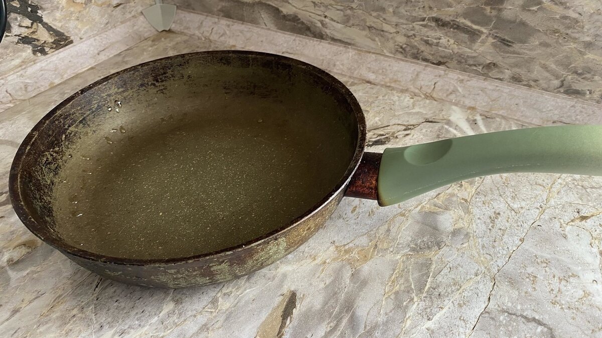 Как быстро и эффективно очистить сковороду с помощью простых ингредиентов