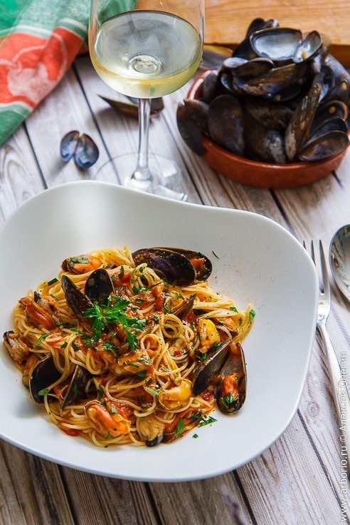 Восторг для гурманов: как приготовить спагетти с мидиями в остром соусе