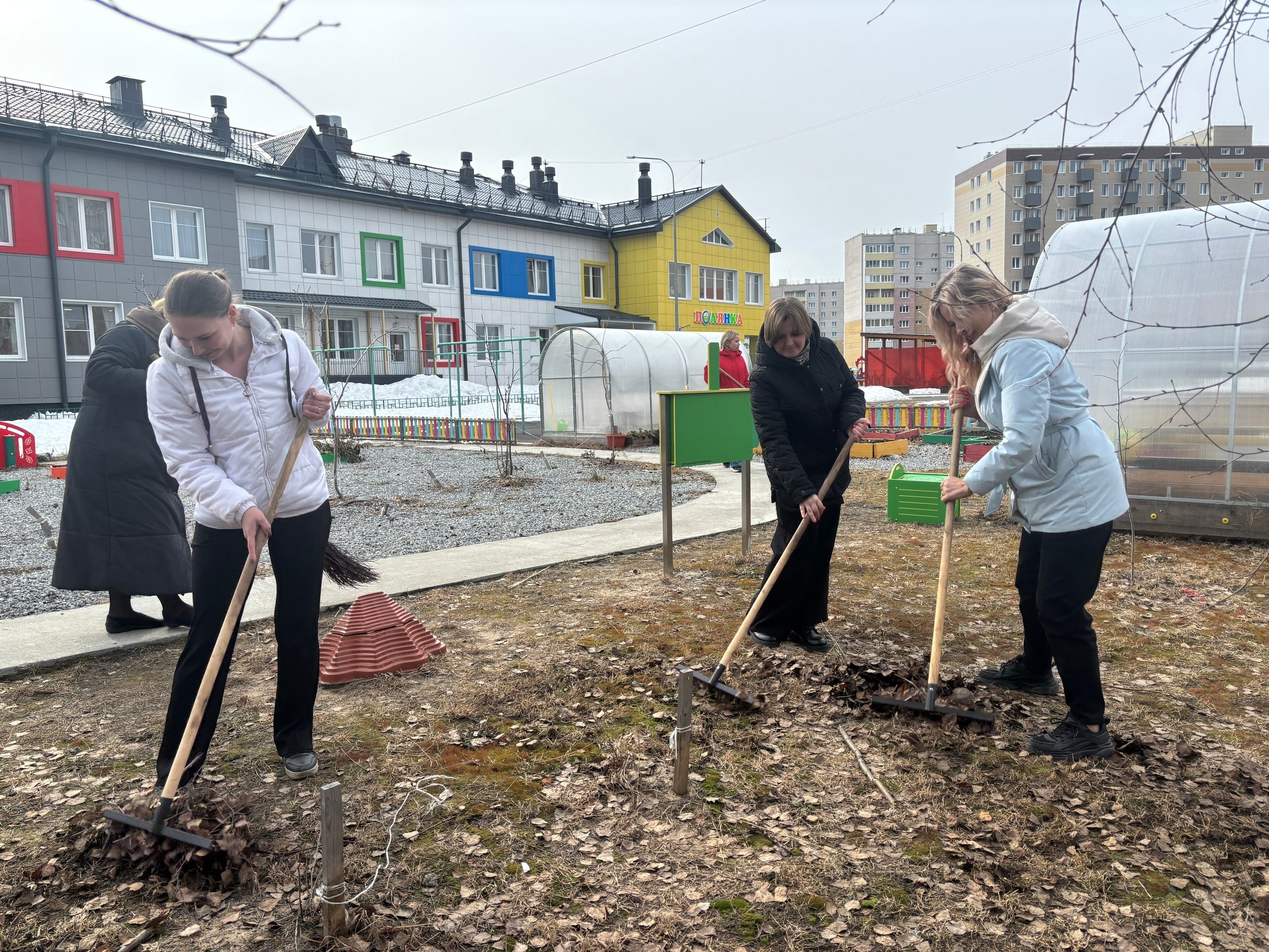 В образовательных учреждениях Архангельска начались субботники! В образовательных учреждениях Архангельска начались субботники!