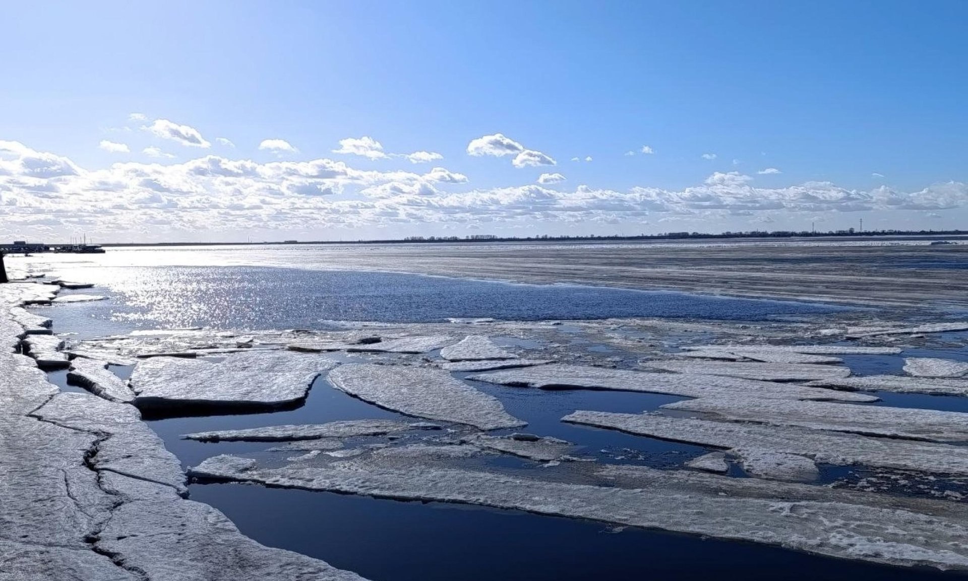Весна идёт по рекам: ледоход на Северной Двине дошёл до Холмогорского округа