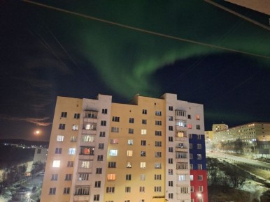 Северное сияние наблюдают жители северо-западных регионов России