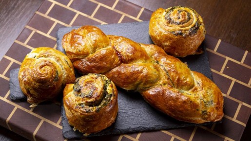 Вкусный пирог с сыром и шпинатом за 20 минут