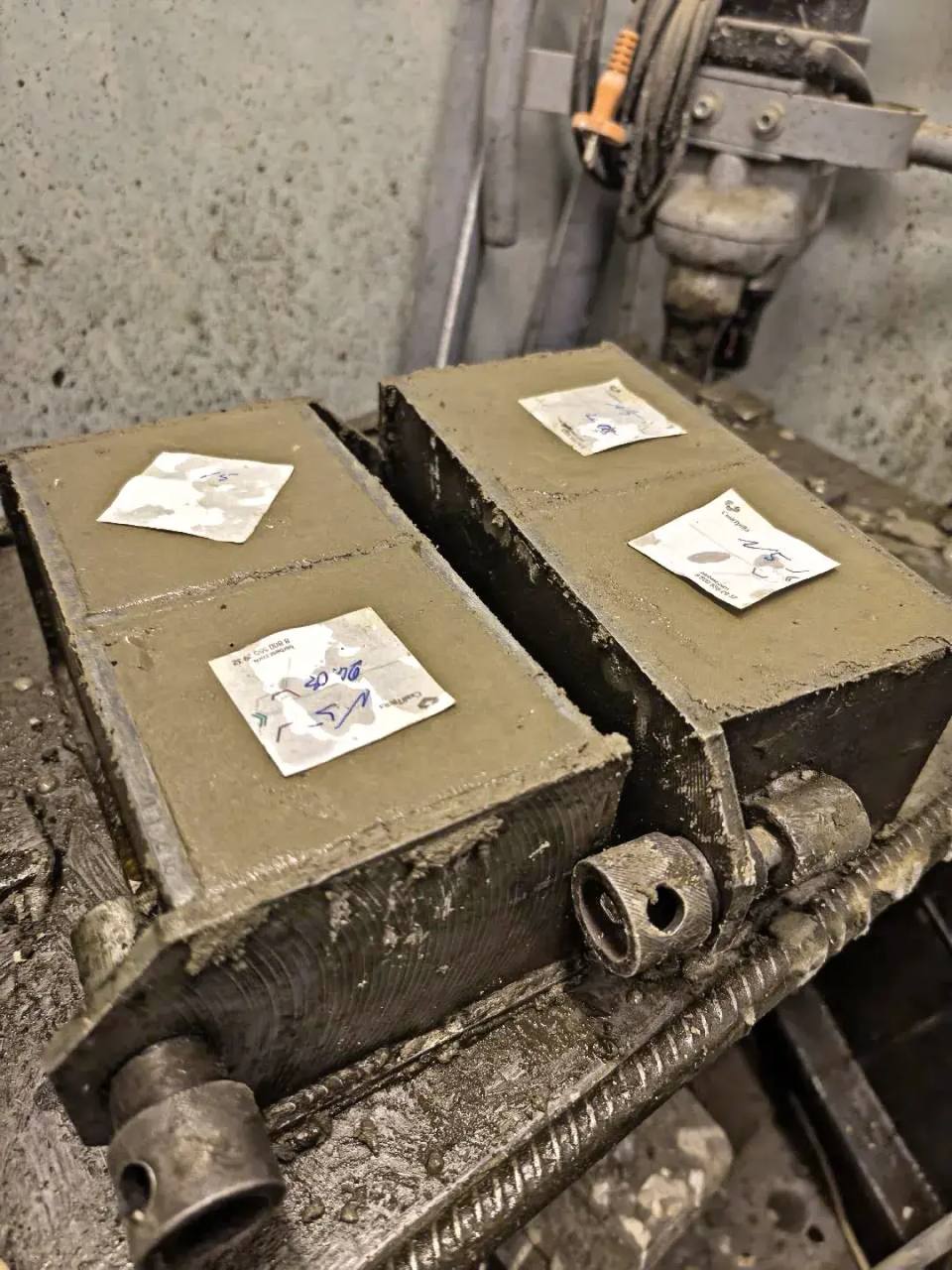 Александр Цыбульский: В Архангельской области продолжаются разработки новых технологий – на Северодвинском заводе строительных материалов приступили к испытаниям добавки для бетона на основе сапонита Александр Цыбульский: В Архангельской области продолжаются разработки новых технологий – на Северодвинском заводе строительных материалов приступили к испытаниям добавки для бетона на основе сапонита