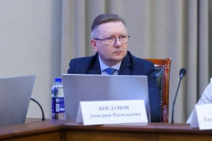 Александр Цыбульский: В команде регионального правительства пополнение – к работе приступает новый министр здравоохранения Архангельской области Дмитрий Богданов, которого сегодня представил коллегам