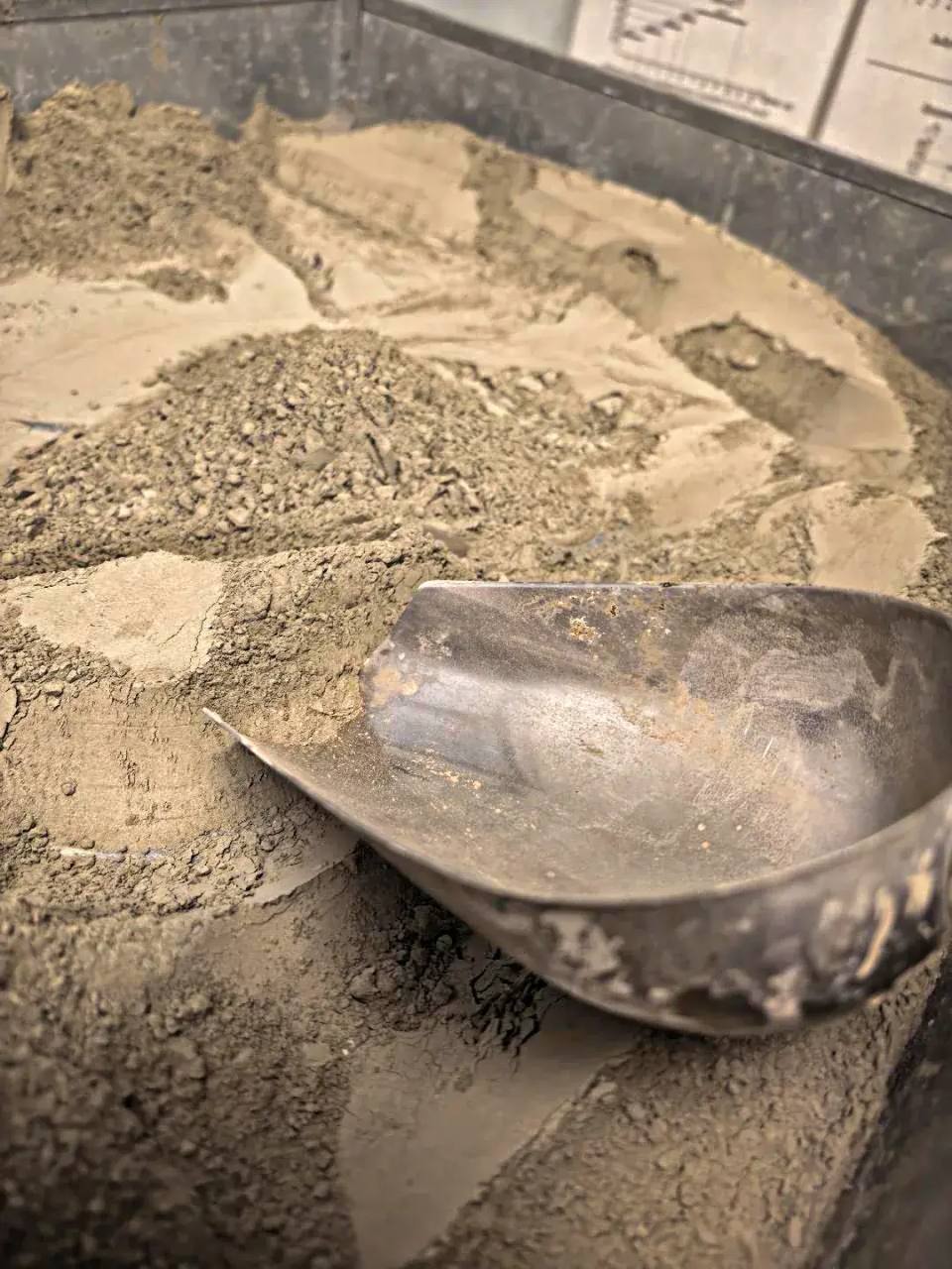 Александр Цыбульский: В Архангельской области продолжаются разработки новых технологий – на Северодвинском заводе строительных материалов приступили к испытаниям добавки для бетона на основе сапонита