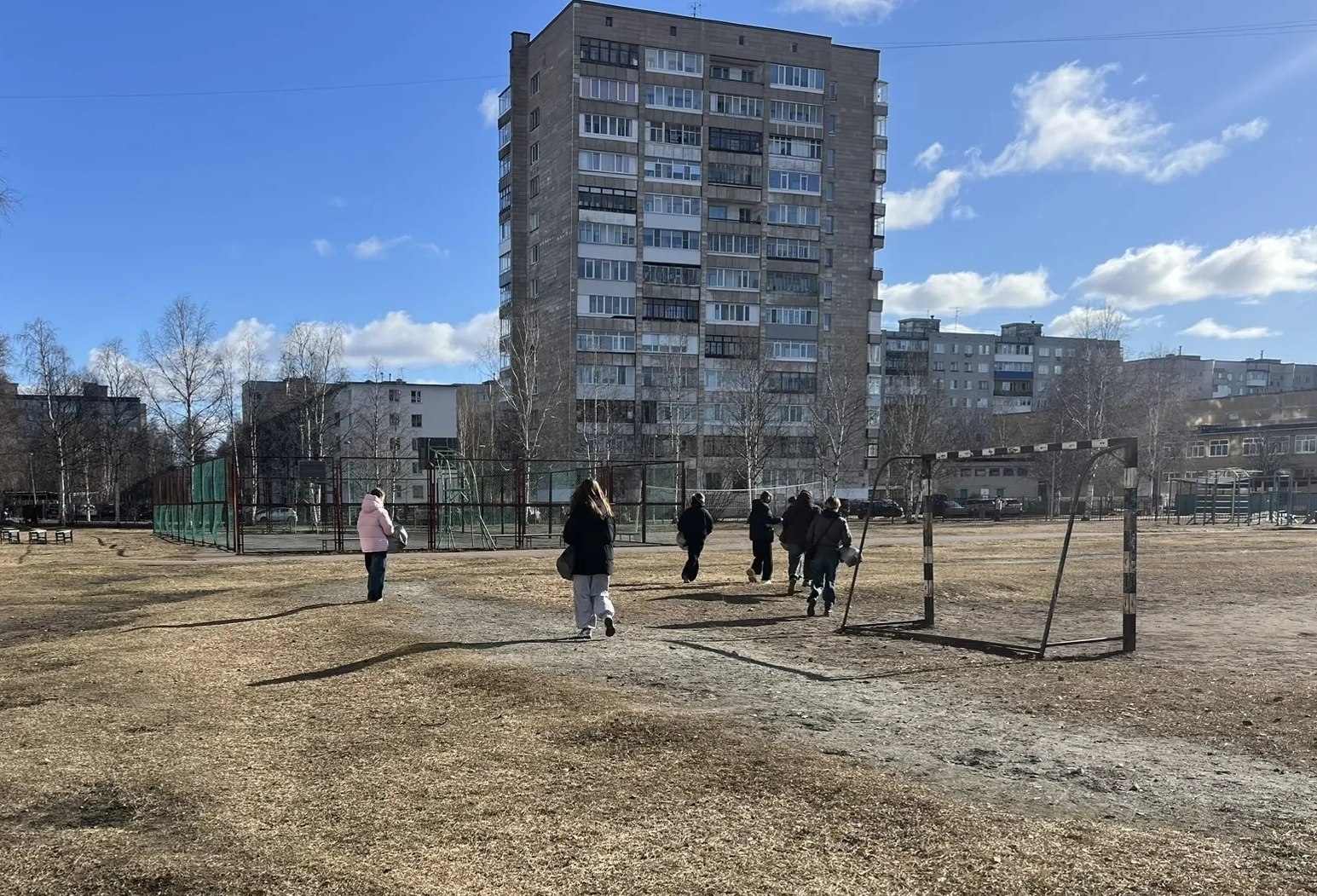 В школах города стартовали весенние субботники! В школах города стартовали весенние субботники!