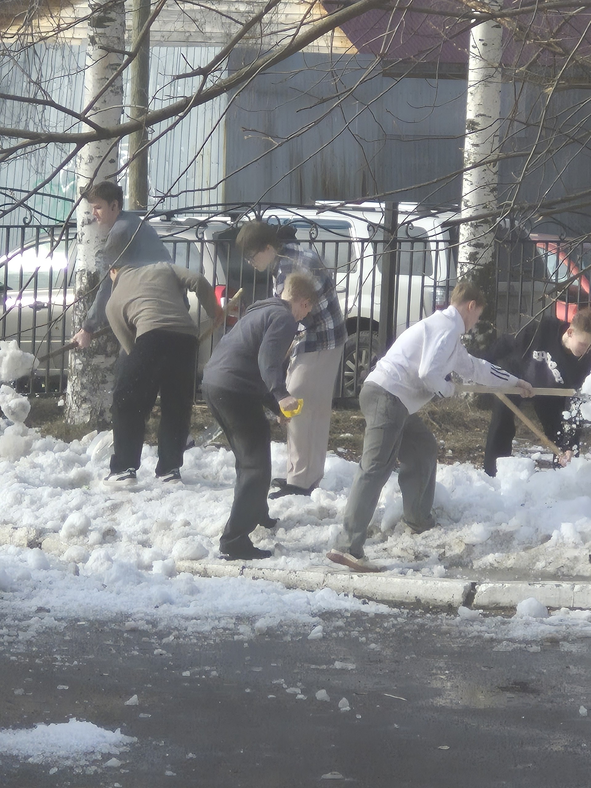 В школах города стартовали весенние субботники! В школах города стартовали весенние субботники!
