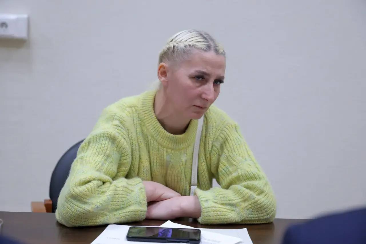 Александр Цыбульский: К каждому приему жителей стараюсь готовиться основательно, поскольку такие встречи с глазу на глаз позволяют напрямую с людьми обсудить реальные проблемы на местах и оперативно найти пути их решения Александр Цыбульский: К каждому приему жителей стараюсь готовиться основательно, поскольку такие встречи с глазу на глаз позволяют напрямую с людьми обсудить реальные проблемы на местах и оперативно найти пути их решения