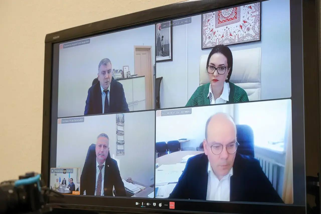 Александр Цыбульский: К каждому приему жителей стараюсь готовиться основательно, поскольку такие встречи с глазу на глаз позволяют напрямую с людьми обсудить реальные проблемы на местах и оперативно найти пути их решения Александр Цыбульский: К каждому приему жителей стараюсь готовиться основательно, поскольку такие встречи с глазу на глаз позволяют напрямую с людьми обсудить реальные проблемы на местах и оперативно найти пути их решения