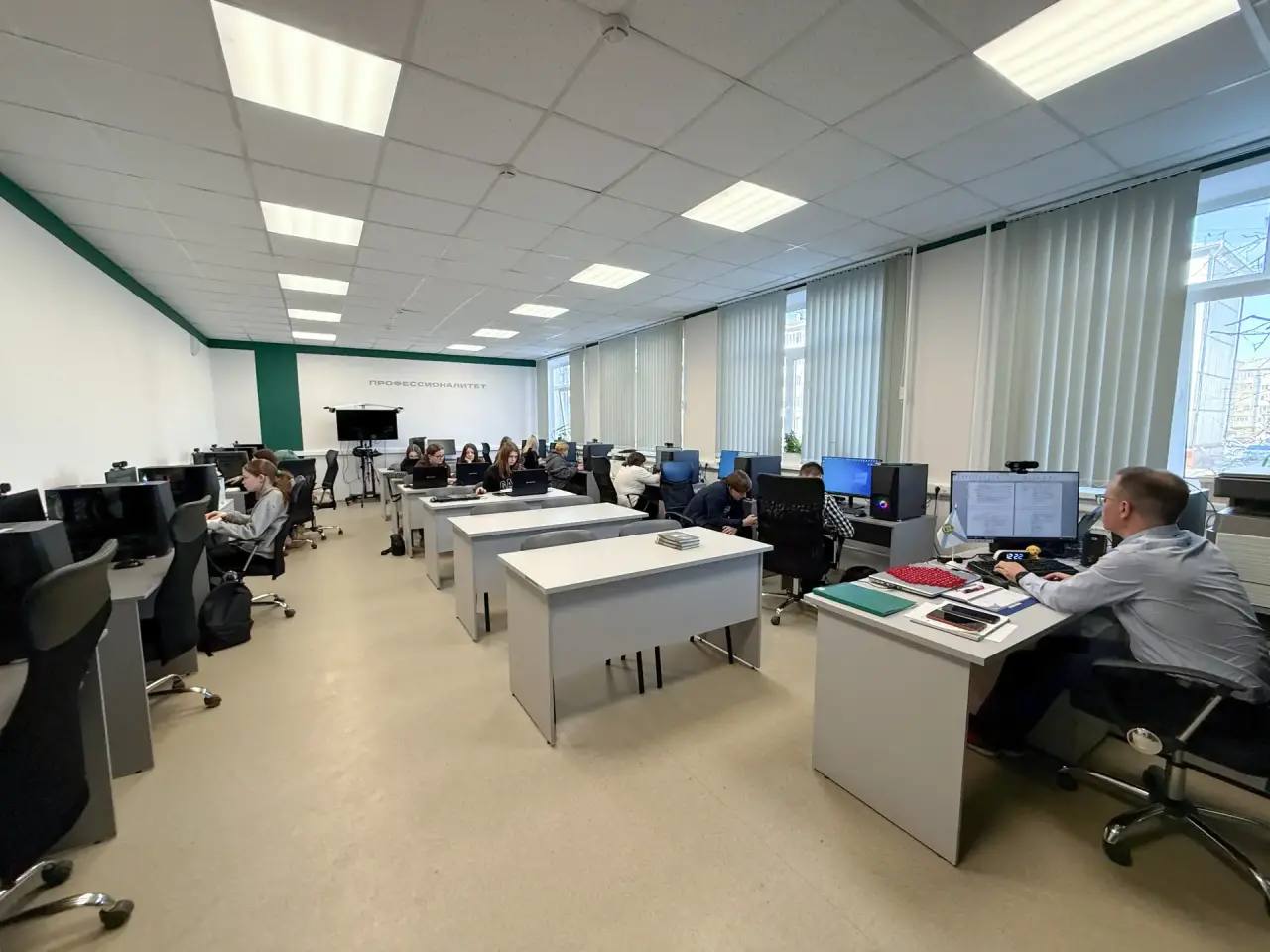 Александр Цыбульский: Новодвинский индустриальный техникум возобновил образовательный процесс после капитального ремонта, который выполняли в рамках национального проекта «Молодёжь и дети», регионального проекта... Александр Цыбульский: Новодвинский индустриальный техникум возобновил образовательный процесс после капитального ремонта, который выполняли в рамках национального проекта «Молодёжь и дети», регионального проекта...