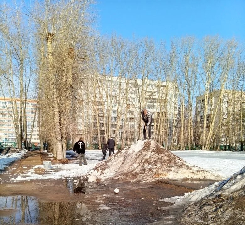 В школах города стартовали весенние субботники! В школах города стартовали весенние субботники!