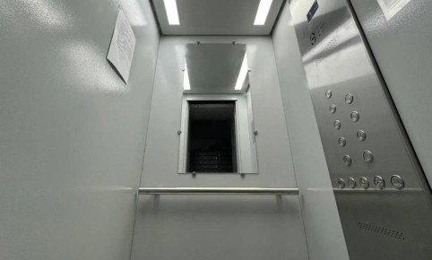 Архангельске начали замену старых лифтов