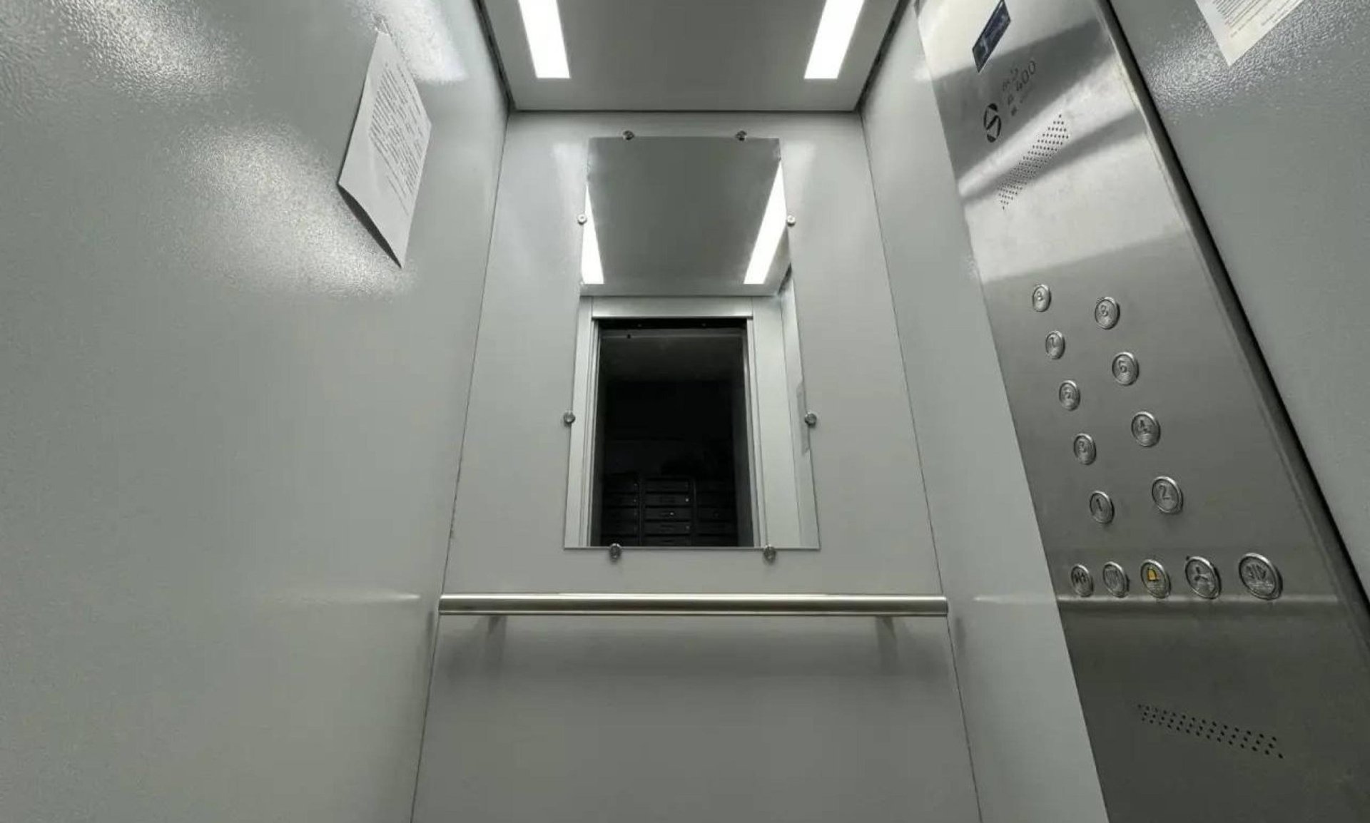 Архангельске начали замену старых лифтов