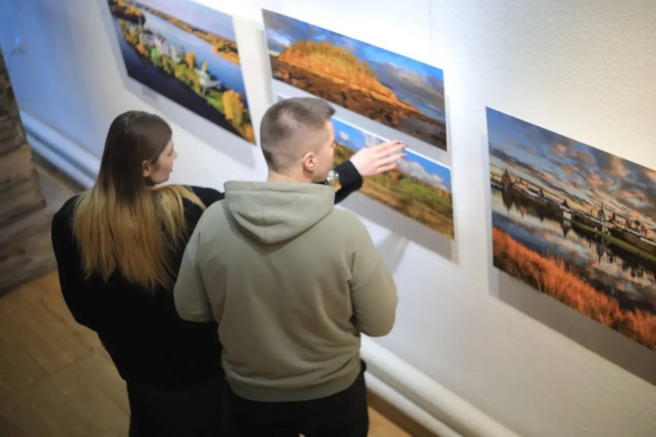 Александр Цыбульский: В Архангельске начал работу выставочный проект «С Севера мы», приуроченный к Году культуры Русского Севера, который в этом году объявлен в регионе Александр Цыбульский: В Архангельске начал работу выставочный проект «С Севера мы», приуроченный к Году культуры Русского Севера, который в этом году объявлен в регионе