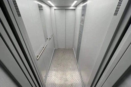 В Архангельске стартовала кампания 2026 года по замене лифтов с истекшим сроком службы