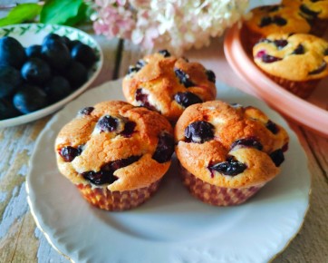 Нежные маффины с сезонными фруктами