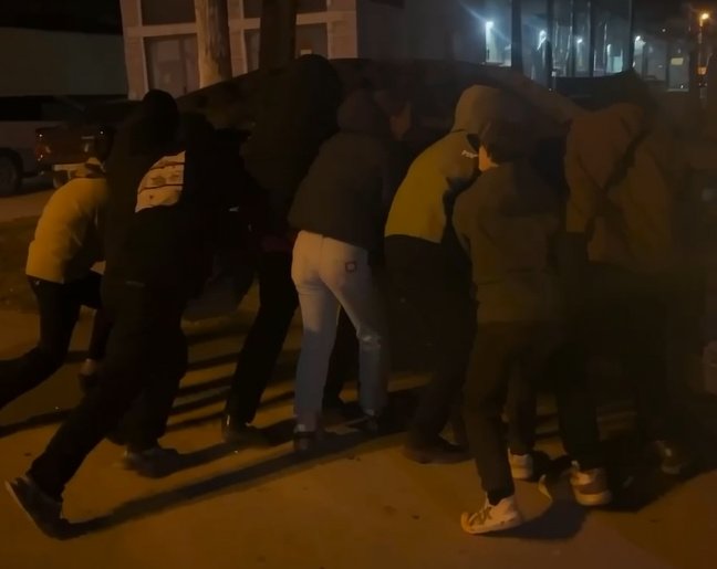 Подробности инцидента в Савинском: подростки перевернули машину, чтобы помешать эвакуации