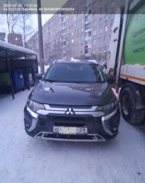 Парковка у контейнеров и на газонах наказывается рублем! Парковка у контейнеров и на газонах наказывается рублем!