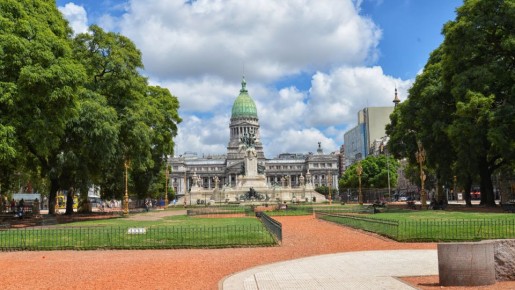 Площадь Конгресса: Зеленый Оазис Буэнос-Айреса