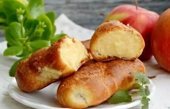 Насладитесь эклерами с яблочным кремом: пошаговый рецепт для сладкоежек