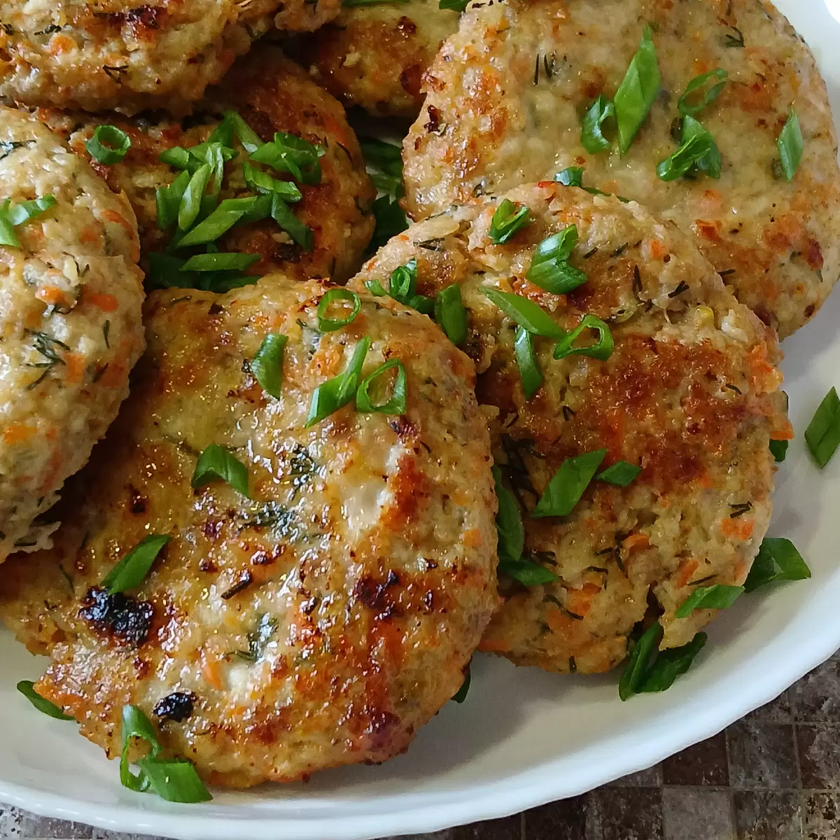 Нежные куриные котлеты с творогом: вкусно и полезно для всей семьи