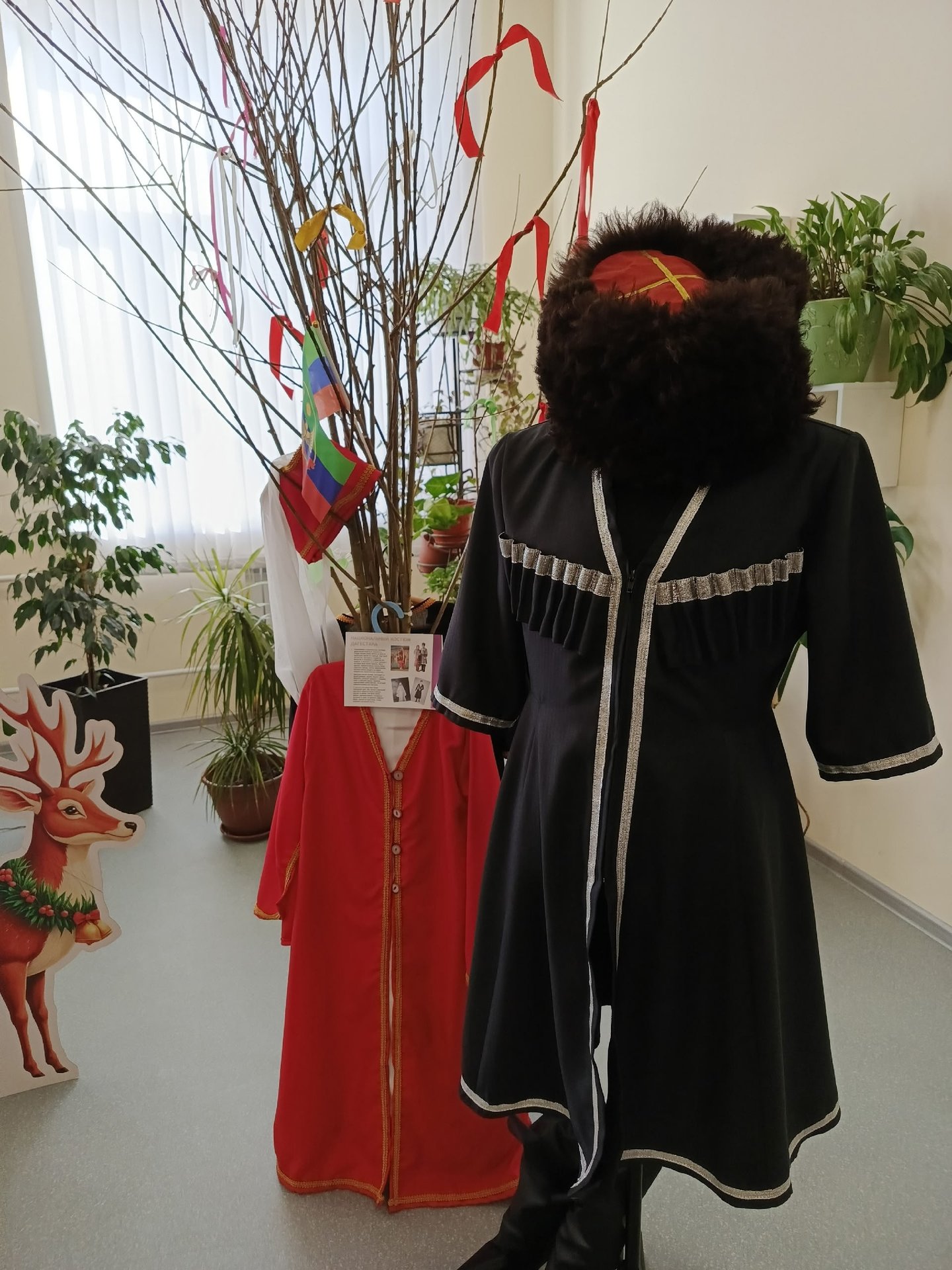 «Сшито с душой»: в Шалакушской школе открылась выставка национальных костюмов «Сшито с душой»: в Шалакушской школе открылась выставка национальных костюмов