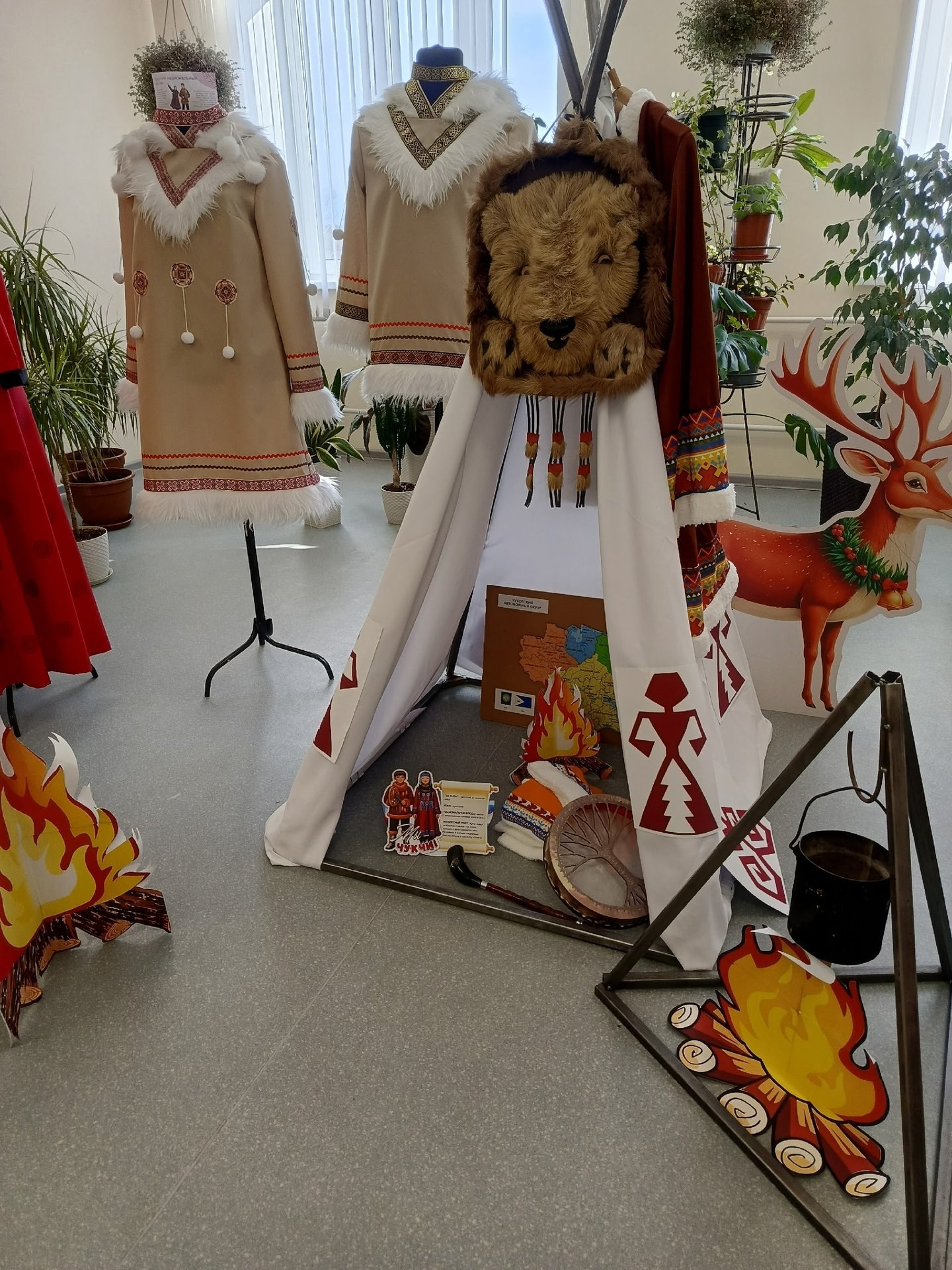 «Сшито с душой»: в Шалакушской школе открылась выставка национальных костюмов «Сшито с душой»: в Шалакушской школе открылась выставка национальных костюмов