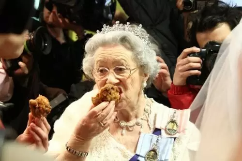 Секреты королевского стиля: как Елизавета II сохраняла стройность