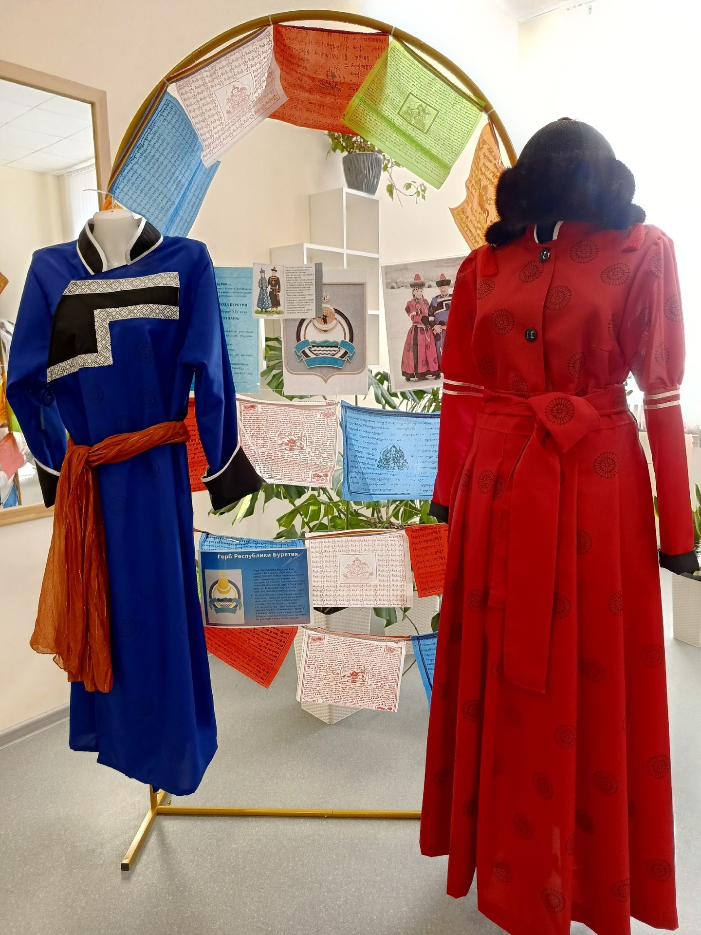 «Сшито с душой»: в Шалакушской школе открылась выставка национальных костюмов «Сшито с душой»: в Шалакушской школе открылась выставка национальных костюмов