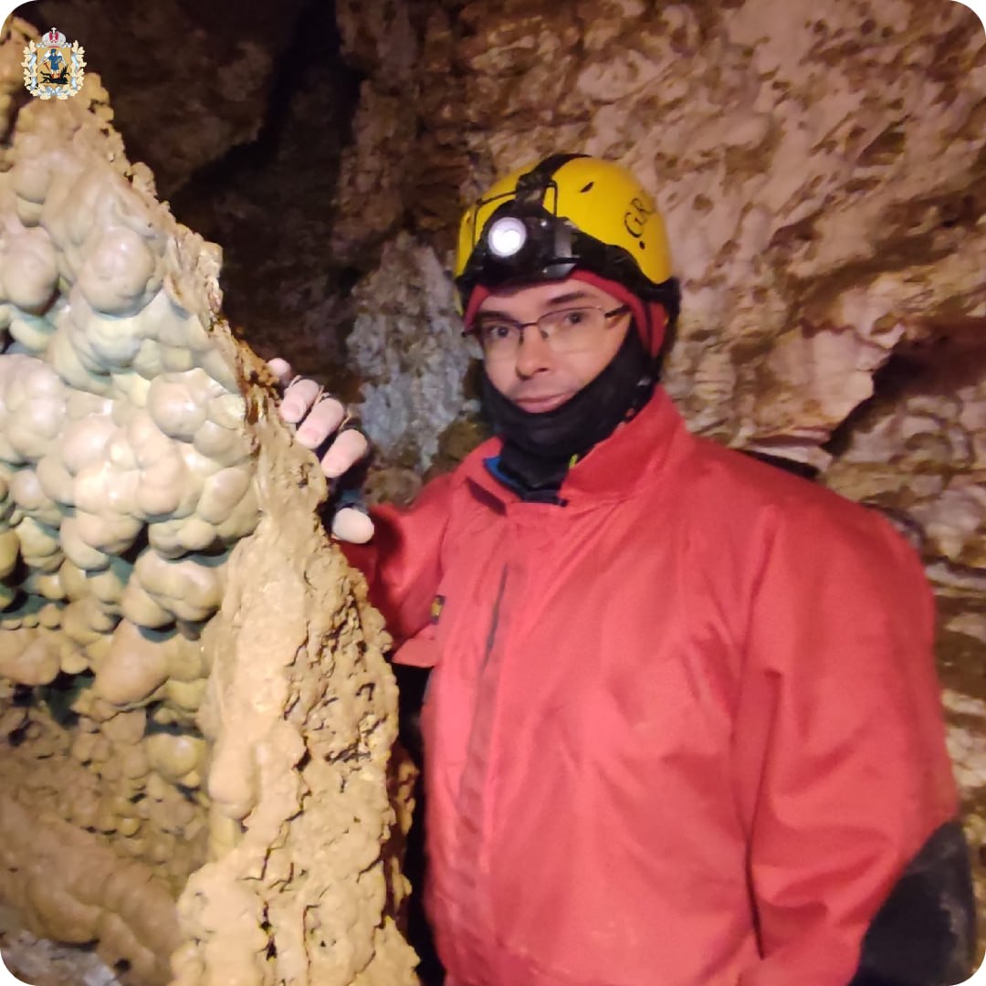 Ученый из Архангельска Андрей Пучков проводит исследования в пещерах Пинежья Ученый из Архангельска Андрей Пучков проводит исследования в пещерах Пинежья