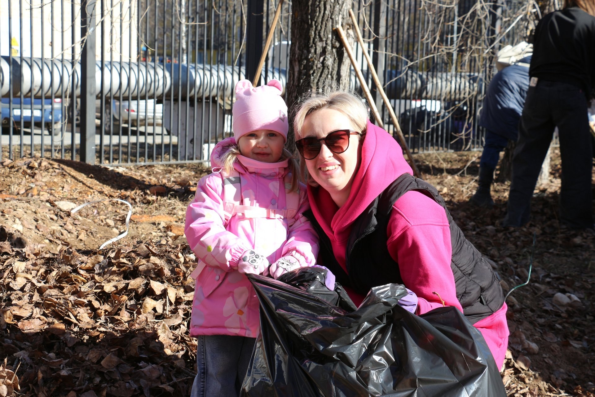 Как в старые добрые советские времена! С космическим размахом прошёл в Мирном общегородской субботник Как в старые добрые советские времена! С космическим размахом прошёл в Мирном общегородской субботник