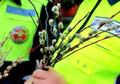 выходные дни и в Пасхальную ночь сотрудники Госавтоинспекции несут службу в усиленном режиме у храмов и церквей, где пройдут праздничные вечерние богослужения