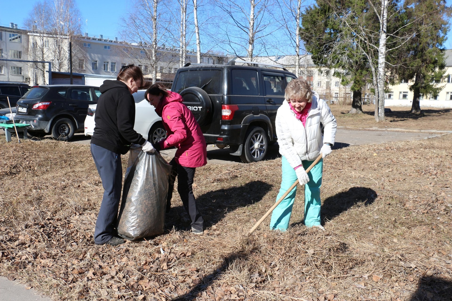 Как в старые добрые советские времена! С космическим размахом прошёл в Мирном общегородской субботник Как в старые добрые советские времена! С космическим размахом прошёл в Мирном общегородской субботник